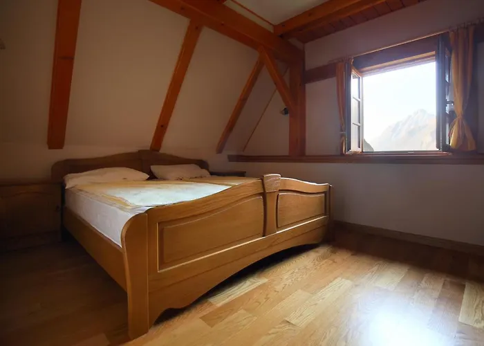 Semesterbostad Zadnjica House *